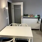 Met Zeezicht Op Heldenplein *