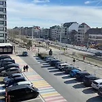 Met Zeezicht Op Heldenplein Appartement