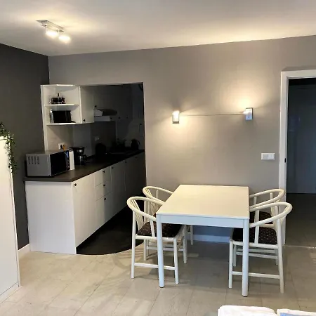 Met Zeezicht Op Heldenplein 아파트 *